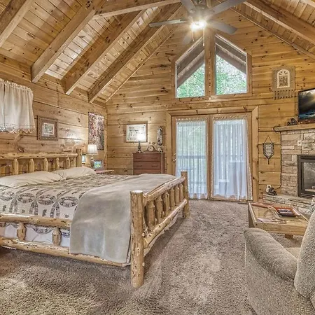 Mountain Eden, Hot Tub, Resort Pool, Wifi, 1089 Free Tickets Each Paid Day, Dollywood And More Gatlinburg Exterior photo
